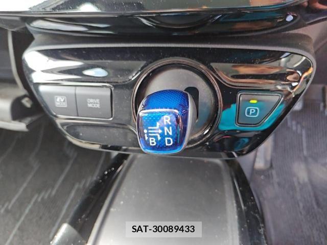 Toyota PRIUS 2021-08 8037658-13