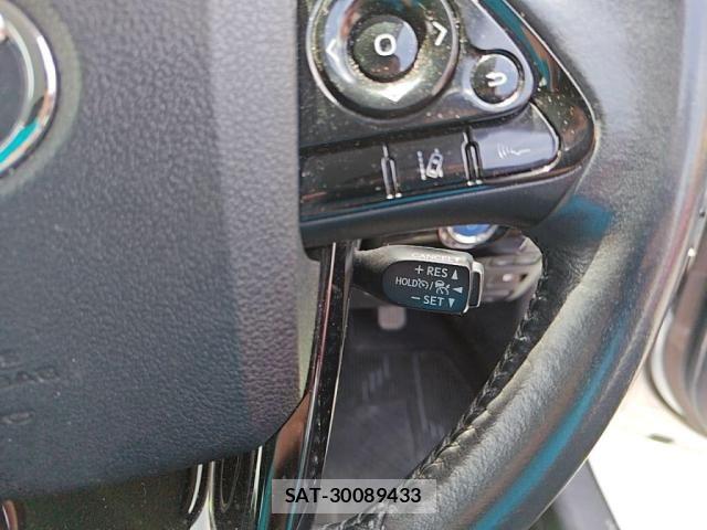 Toyota PRIUS 2021-08 8037658-15