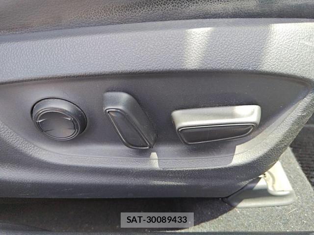 Toyota PRIUS 2021-08 8037658-18