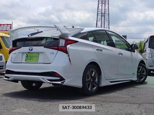 Toyota PRIUS 2021-08 8037658-1
