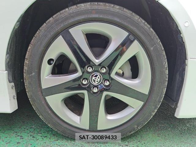 Toyota PRIUS 2021-08 8037658-24