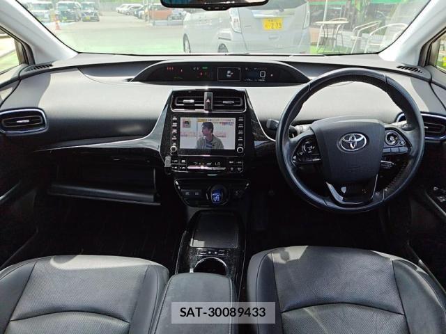 Toyota PRIUS 2021-08 8037658-2