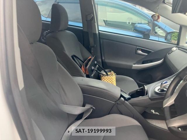 Toyota PRIUS 2011-12 8037748-12