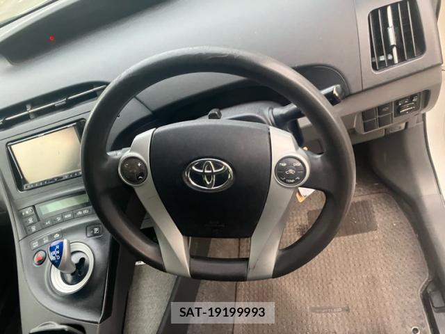 Toyota PRIUS 2011-12 8037748-13