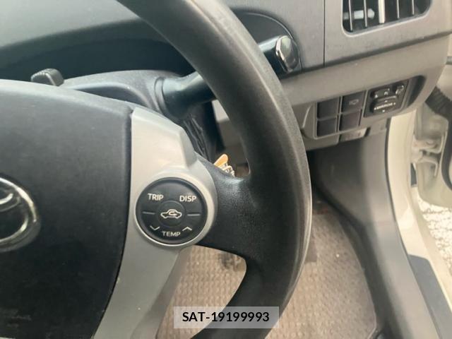 Toyota PRIUS 2011-12 8037748-14