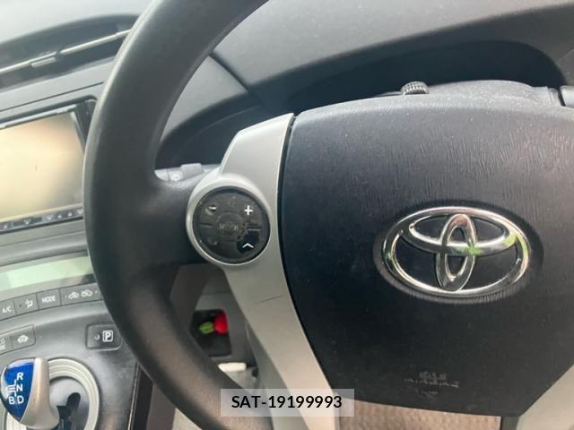 Toyota PRIUS 2011-12 8037748-15