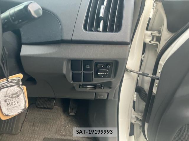 Toyota PRIUS 2011-12 8037748-16