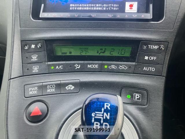Toyota PRIUS 2011-12 8037748-17