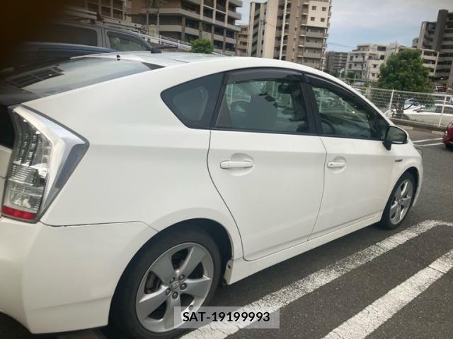 Toyota PRIUS 2011-12 8037748-3