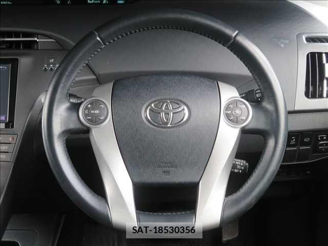 Toyota PRIUS 2015-02 8037693-9