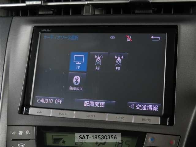 Toyota PRIUS 2015-02 8037693-10