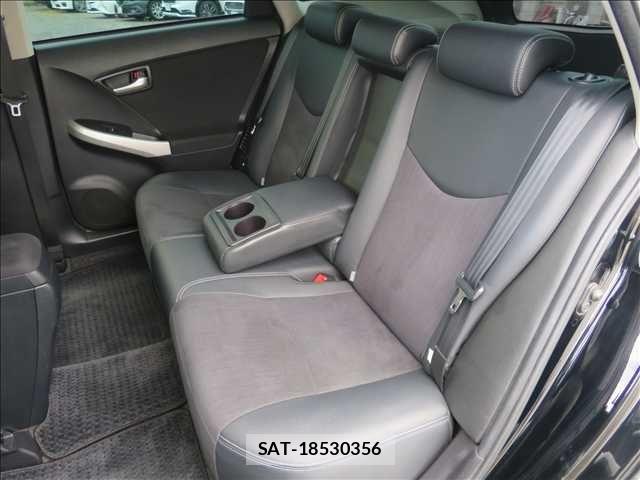 Toyota PRIUS 2015-02 8037693-17