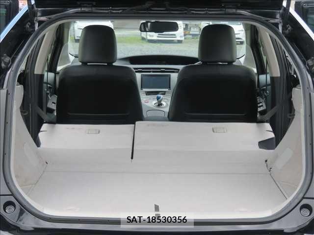 Toyota PRIUS 2015-02 8037693-18