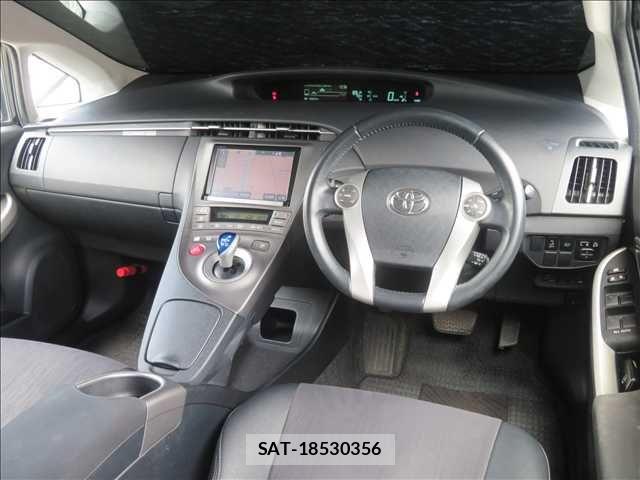 Toyota PRIUS 2015-02 8037693-1