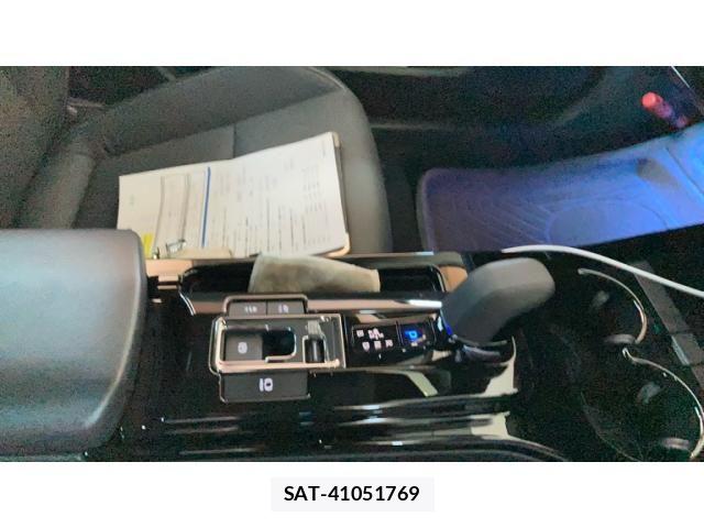Toyota PRIUS 2023-09 8037639-15