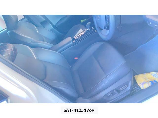 Toyota PRIUS 2023-09 8037639-16