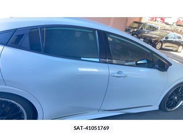 Toyota PRIUS 2023-09 8037639-2