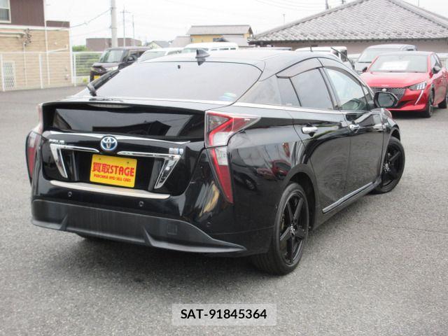 Toyota PRIUS 2016-06 8037695-1