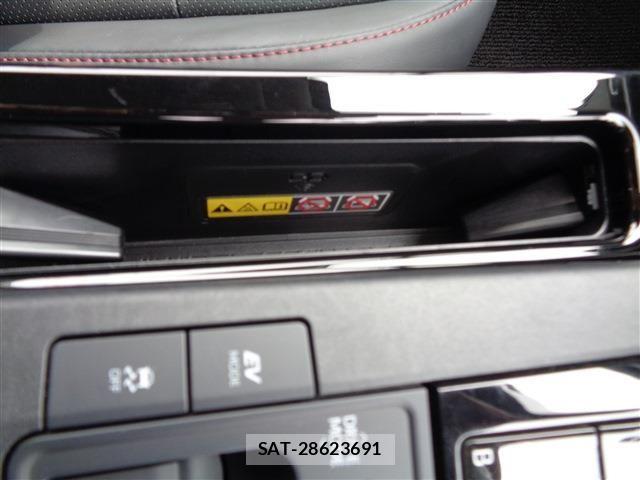 Toyota PRIUS 2023-06 8037648-28