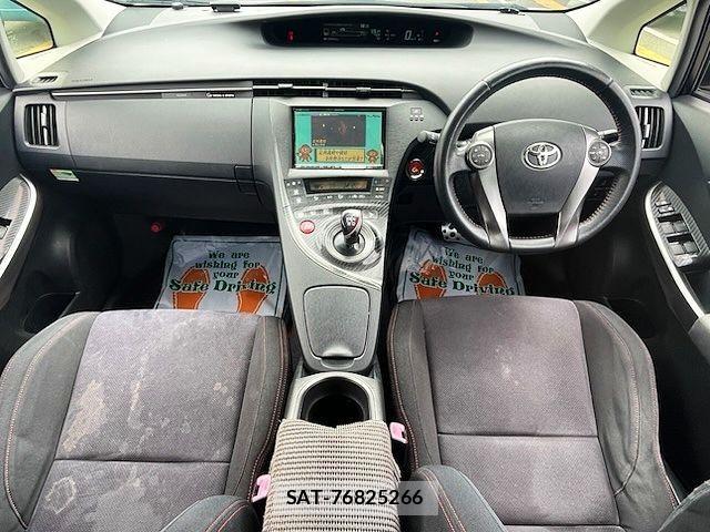 Toyota PRIUS 2012-02 8037708-1
