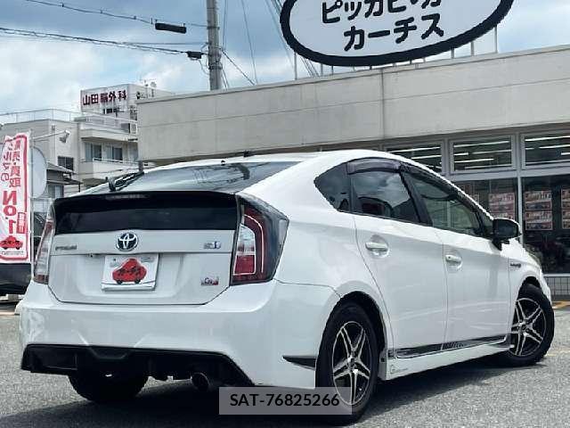 Toyota PRIUS 2012-02 8037708-2