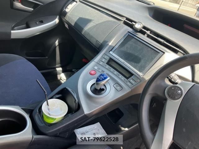 Toyota PRIUS 2013-05 8037738-9