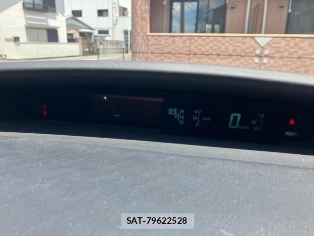 Toyota PRIUS 2013-05 8037738-15