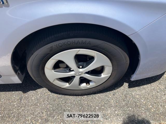 Toyota PRIUS 2013-05 8037738-2