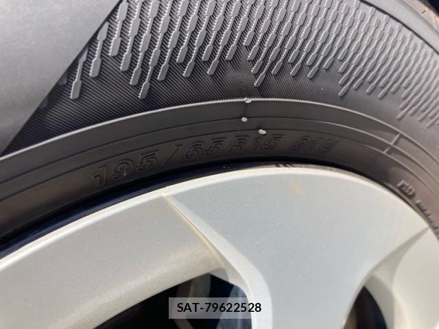 Toyota PRIUS 2013-05 8037738-3