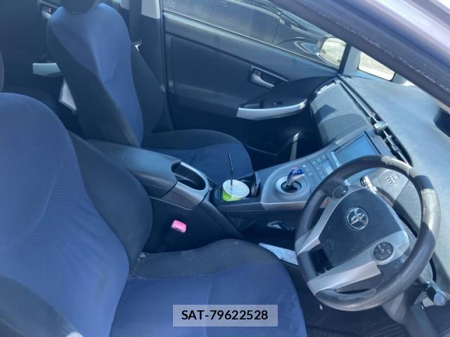 Toyota PRIUS 2013-05 8037738-6