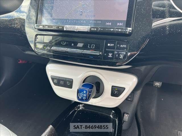 Toyota PRIUS 2016-04 8037681-15