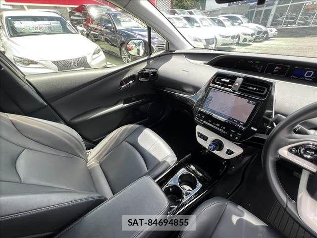 Toyota PRIUS 2016-04 8037681-17