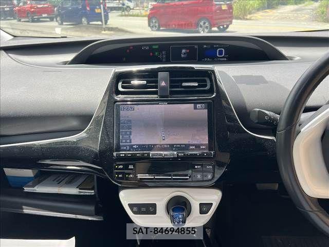 Toyota PRIUS 2016-04 8037681-1