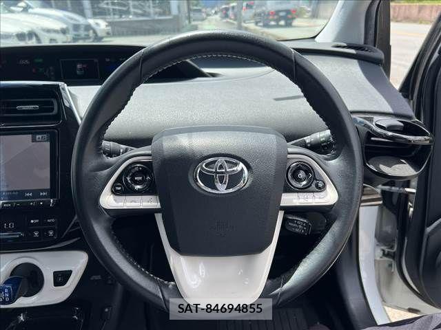Toyota PRIUS 2016-04 8037681-21