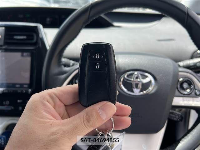 Toyota PRIUS 2016-04 8037681-22