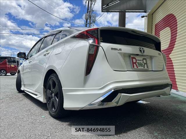 Toyota PRIUS 2016-04 8037681-4