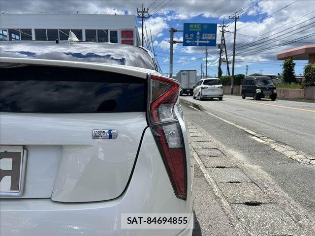 Toyota PRIUS 2016-04 8037681-8