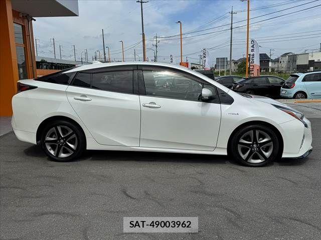 Toyota PRIUS 2018-07 8037682-10