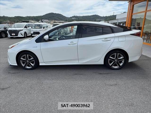 Toyota PRIUS 2018-07 8037682-11