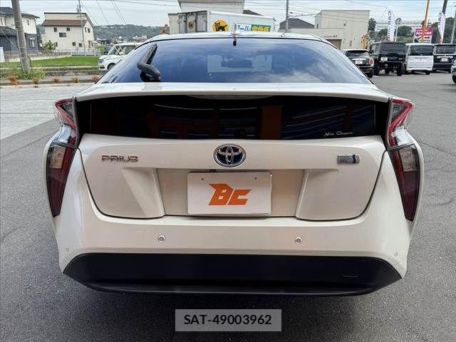 Toyota PRIUS 2018-07 8037682-13