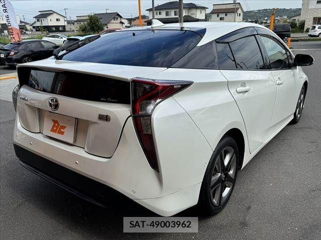Toyota PRIUS 2018-07 8037682-14