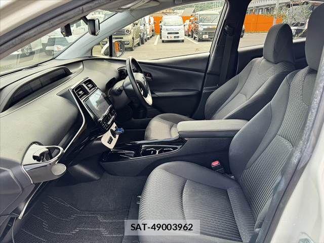 Toyota PRIUS 2018-07 8037682-17