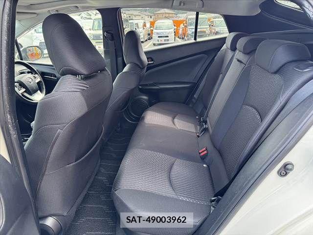 Toyota PRIUS 2018-07 8037682-18