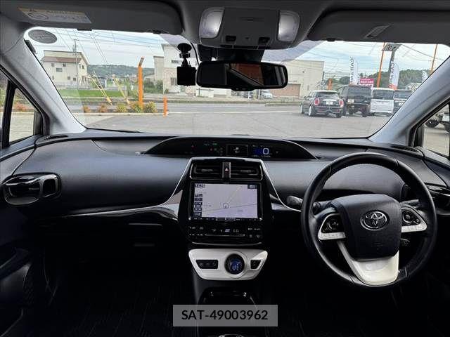 Toyota PRIUS 2018-07 8037682-1