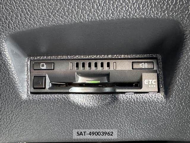 Toyota PRIUS 2018-07 8037682-4