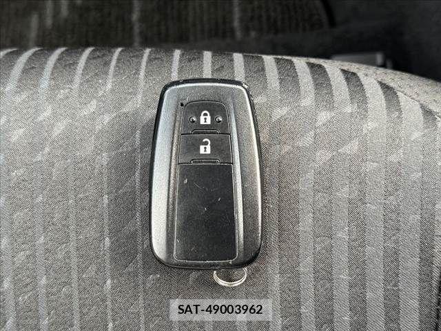 Toyota PRIUS 2018-07 8037682-6