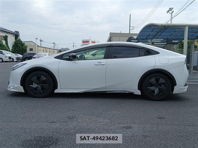 Toyota PRIUS 2023-05 8037644-10
