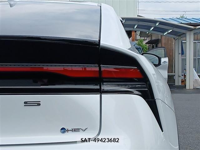 Toyota PRIUS 2023-05 8037644-12