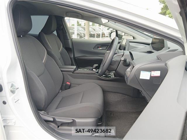Toyota PRIUS 2023-05 8037644-14