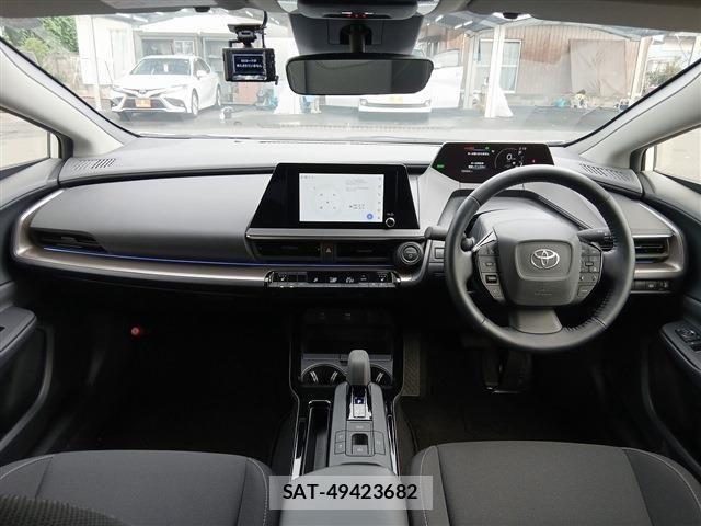 Toyota PRIUS 2023-05 8037644-17